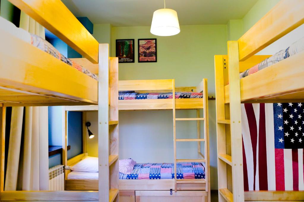 Номер (Кровать в общем номере на 6 человек с общей ванной комнатой), Mundo Hostel