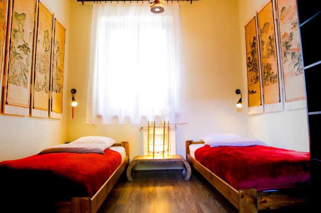 Двухместный (Двухместный номер с 2 отдельными кроватями и общей ванной комнатой) хостела Mundo Hostel, Краков