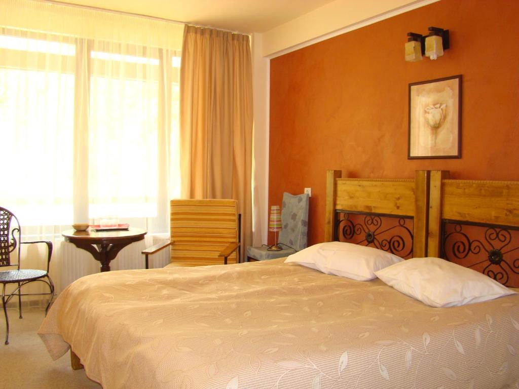 Двухместный (Двухместный номер с 1 кроватью или 2 отдельными кроватями и балконом) отеля Hotel Zada, Предял