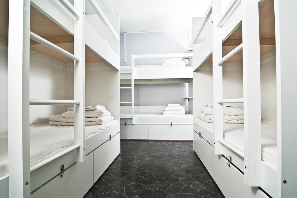 Номер (Кровать в общем номере смешанного типа с 16 кроватями) хостела Dream Hostel & Hotel Tampere, Тампере