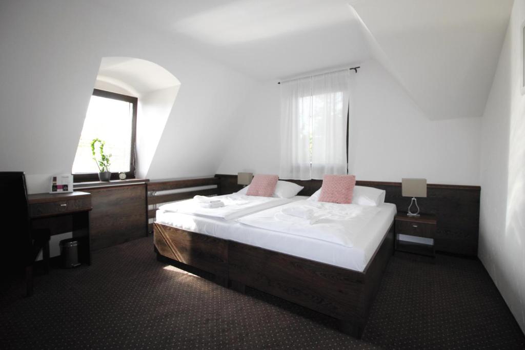 Двухместный (Двухместный номер с 1 кроватью размера «king-size») гостевого дома Penzion & Wellness Zoborska, Нитра
