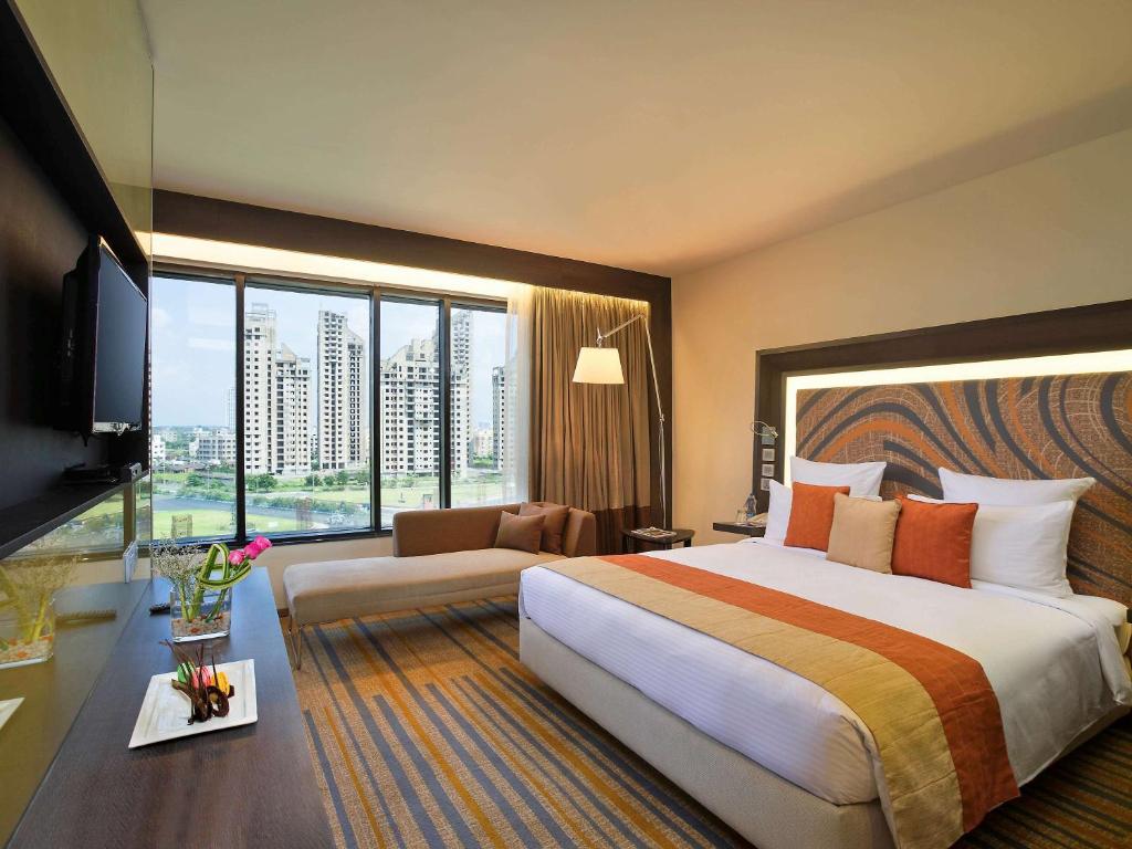 Двухместный (Superior Room King Size Bed with WIFI), Novotel Kolkata Hotel and Residences