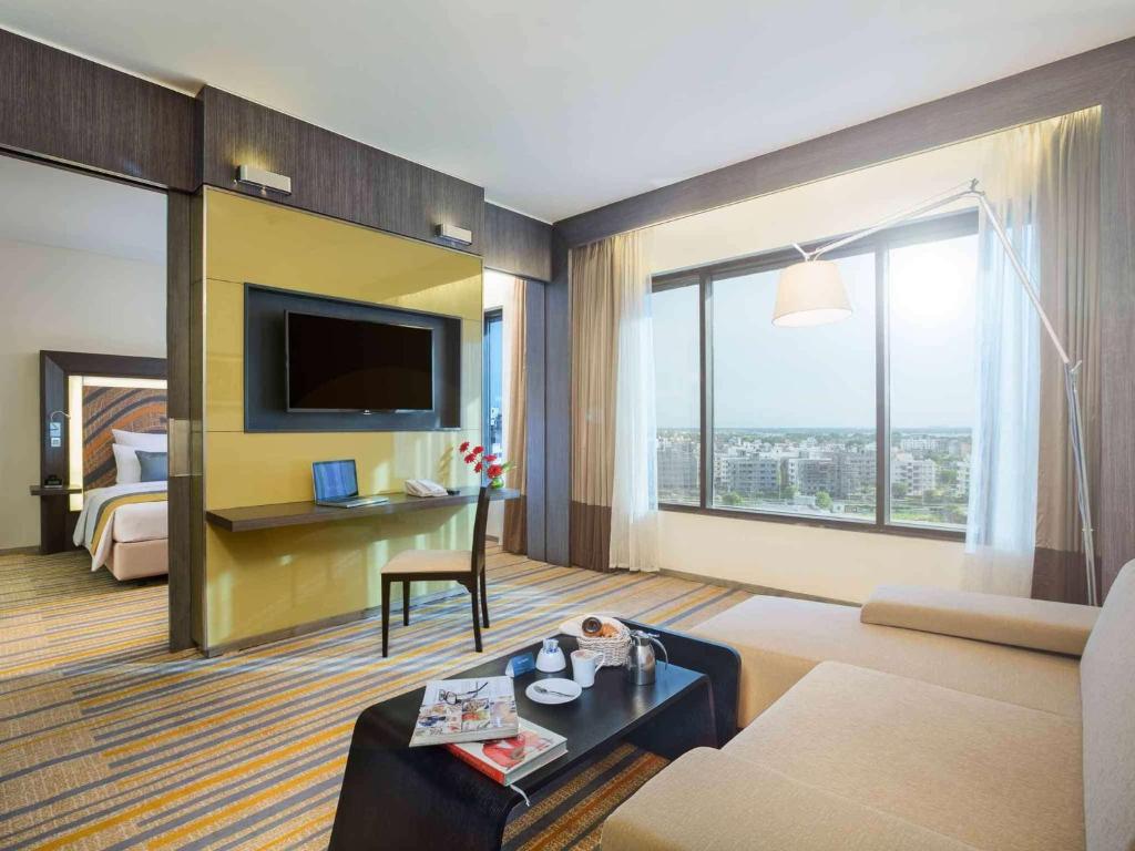 Апартаменты (1 Bedroom Apartment with Kitchen, Premium Wifi, 15 % off on Food & Soft Beverage), Novotel Kolkata Hotel and Residences