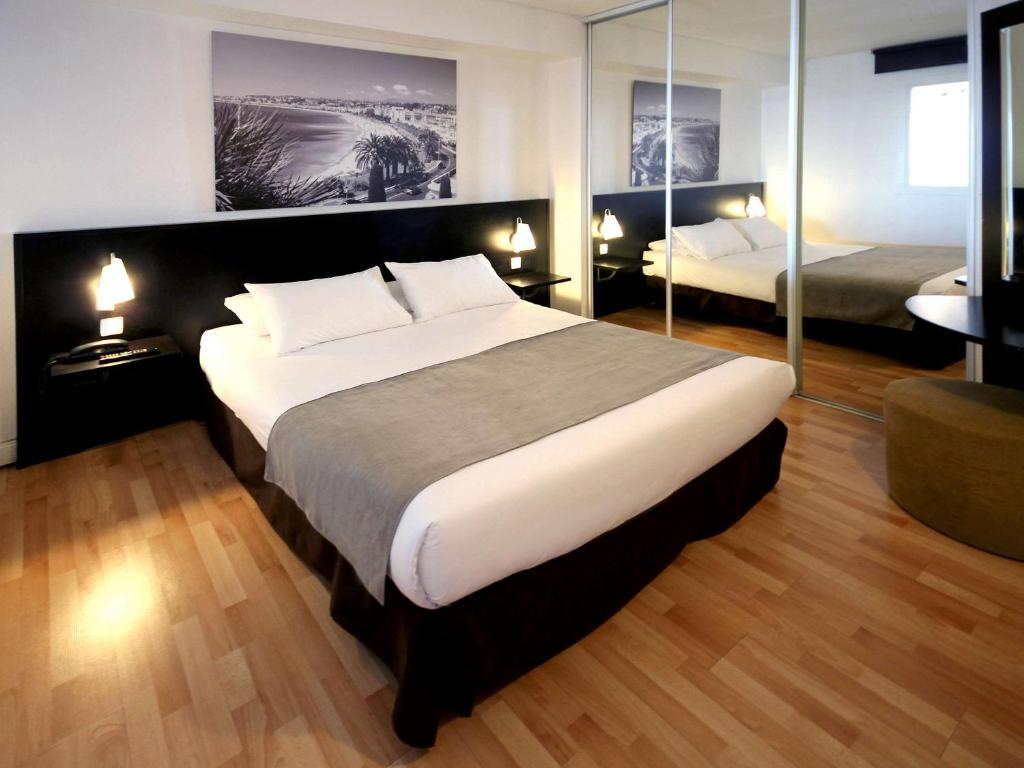 Апартаменты (Апартаменты с 1 спальней и видом на море (для 4 взрослых)) апарт-отеля Aparthotel Adagio Nice Promenade des Anglais, Ницца