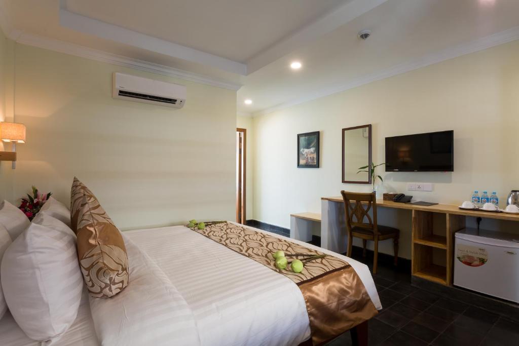 Двухместный (Двухместный номер Делюкс с 1 кроватью, вид на бассейн) отеля Grand Bayon Siem Reap Hotel, Сием Рип