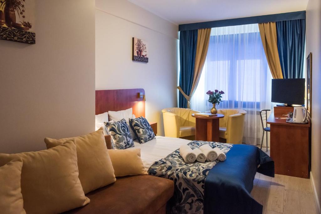 Двухместный (Двухместный номер «Премиум» с 1 кроватью и диваном) отеля Abidar Hotel Spa & Wellness, Цехоцинек