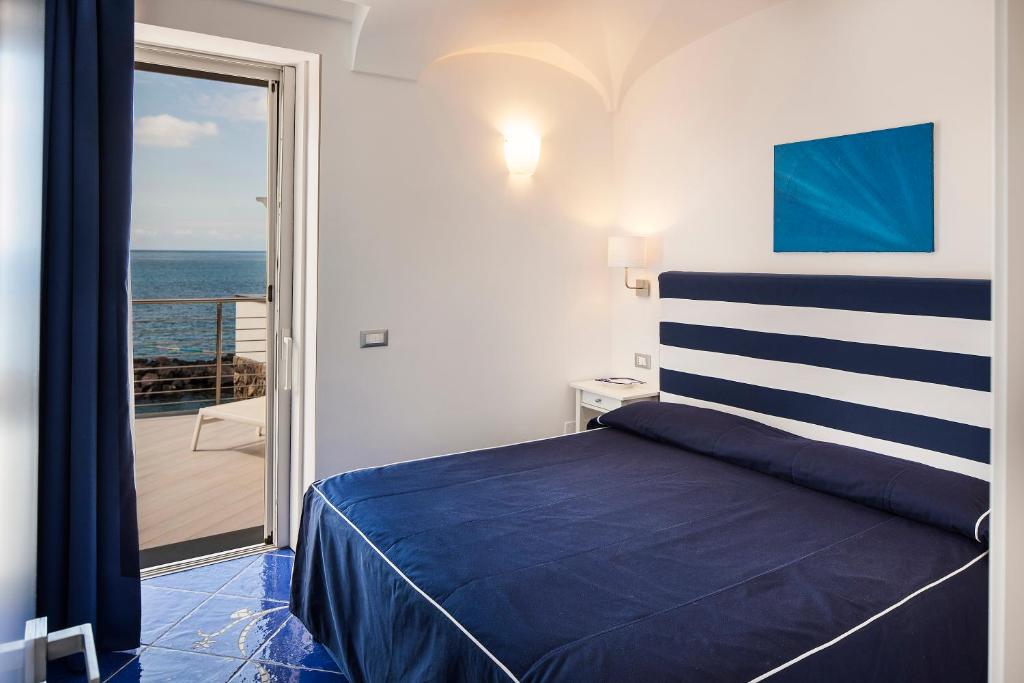 Апартаменты (Апартаменты Делюкс с 3 спальнями и видом на море), Ischia Blu Resort