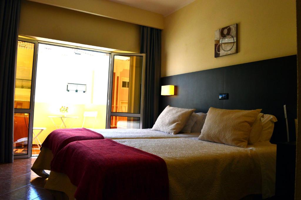 Двухместный (Двухместный номер эконом-класса с 2 отдельными кроватями) отеля Hotel Apolo, Вила-Реал-ди-Санту-Антониу