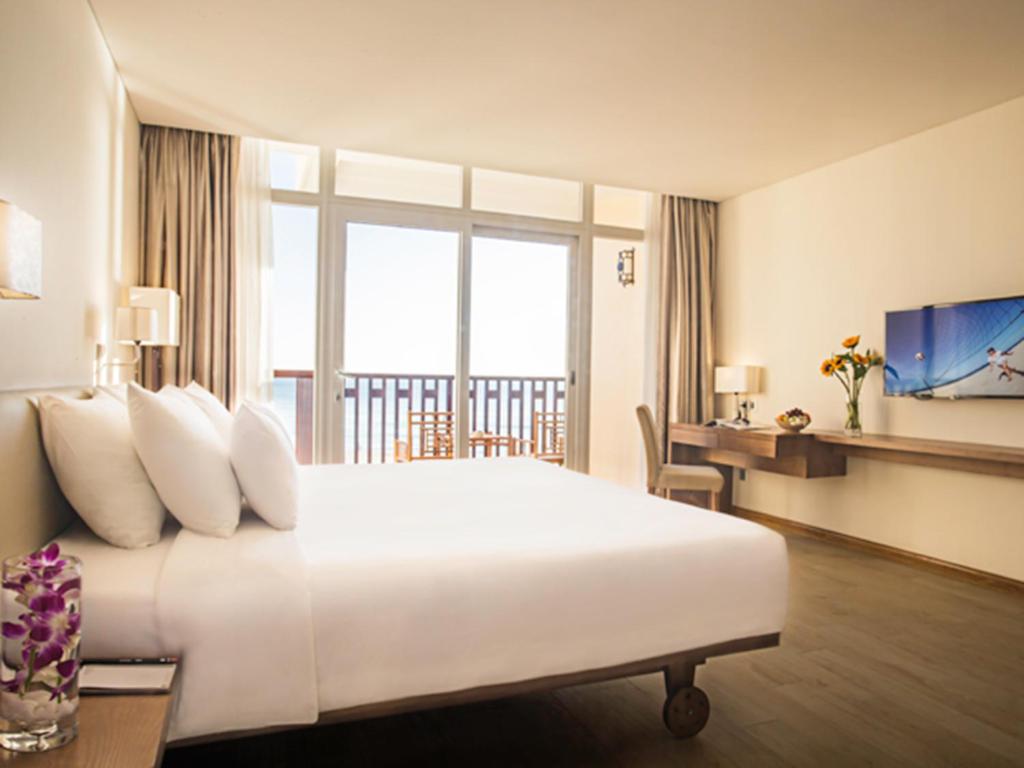 Двухместный (Premium Deluxe Double or Twin Room with Balcony - Ocean View), Centara Sandy Beach Resort Danang