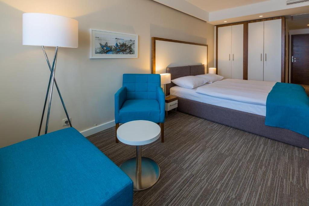 Двухместный (Улучшенный двухместный номер с 1 кроватью или 2 отдельными кроватями и видом на море) отеля Hotel Katarina, Селце