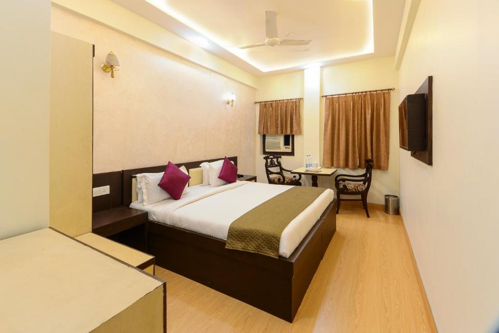 Двухместный (Двухместный номер Делюкс с 1 кроватью) отеля Hotel Ashish Palace, Агра