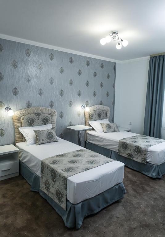 Двухместный (Двухместный номер с 2 отдельными кроватями и балконом) отеля Hotel Emmar, Златоград