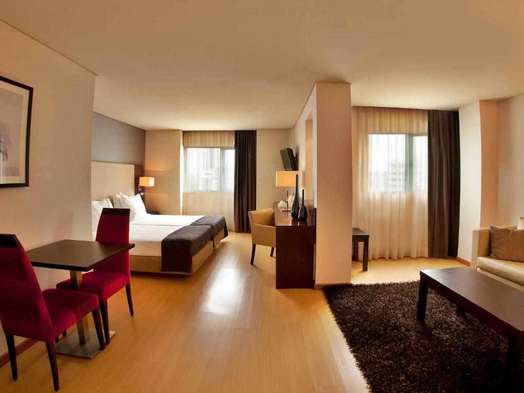 Двухместный (Представительский двухместный номер с 2 отдельными кроватями) отеля TURIM Iberia Hotel, Лиссабон