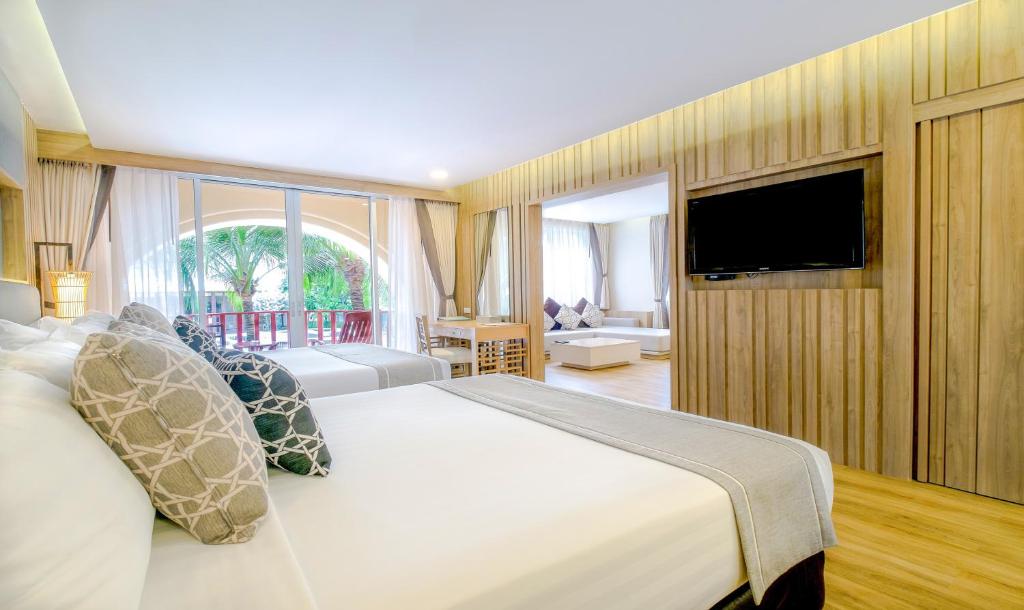 Сьюит (Семейный номер) курортного отеля Phuket Graceland Resort and Spa, Пхукет