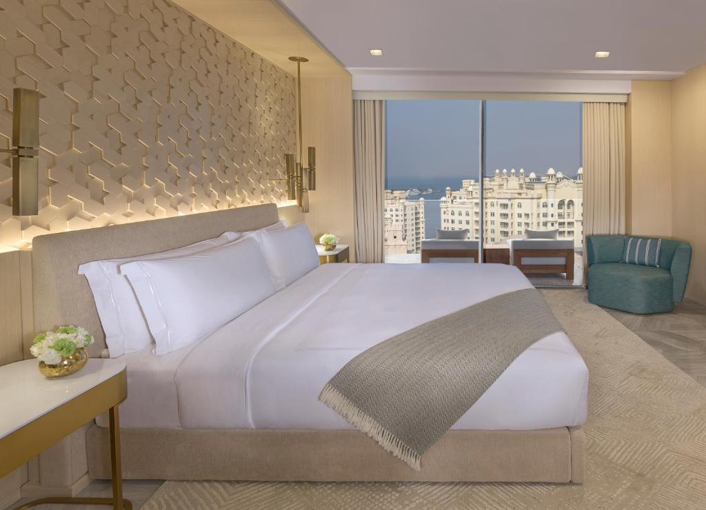 Двухместный (Улучшенный номер с видом на море) курортного отеля Five Palm Jumeirah Dubai, Дубай