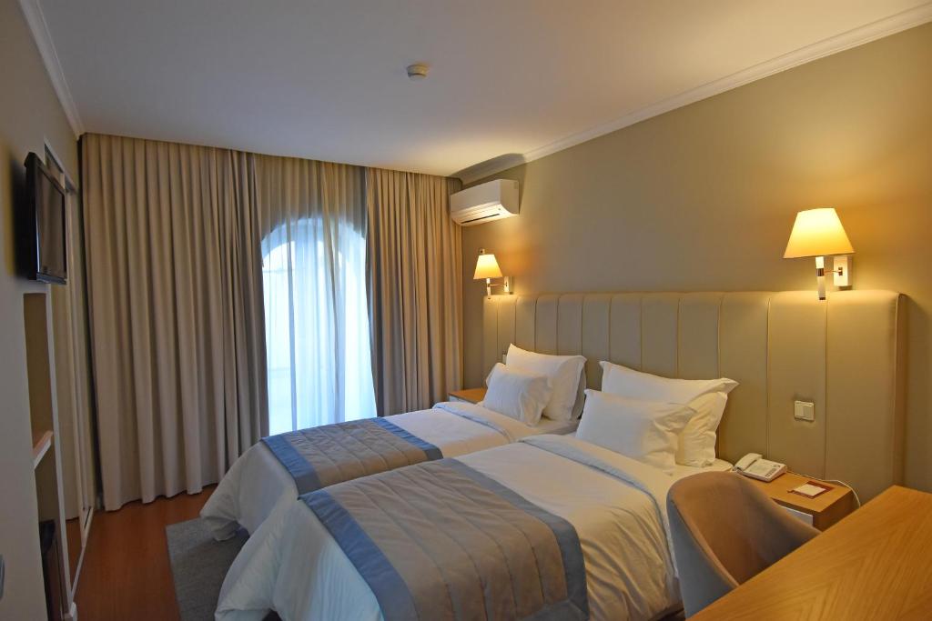 Двухместный (Двухместный номер с 1 кроватью или 2 отдельными кроватями и видом на бассейн) отеля Hotel Suave Mar, Эшпозенди