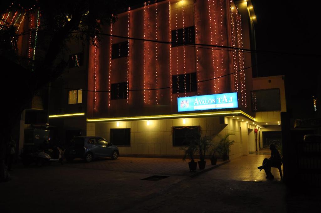 Отель Hotel Avalon Taj, Агра
