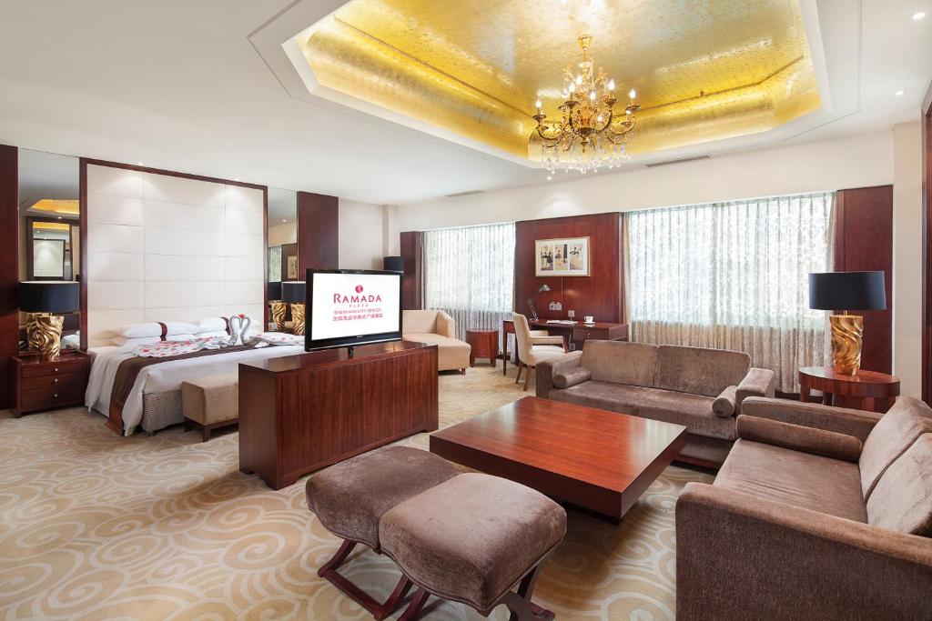 Сьюит (Президентский люкс) отеля Ramada Plaza Shenyang City Center, Шэньян