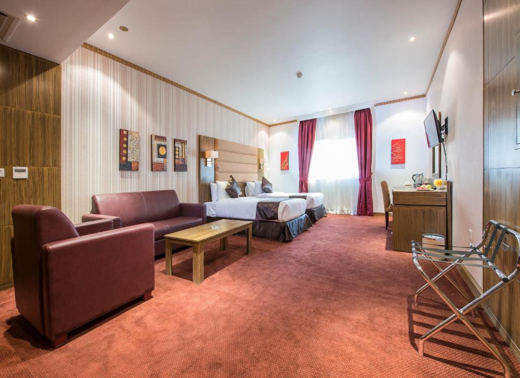 Двухместный (Двухместный номер Делюкс «Премиум» с 2 отдельными кроватями) отеля Al Farej Hotel, Дубай