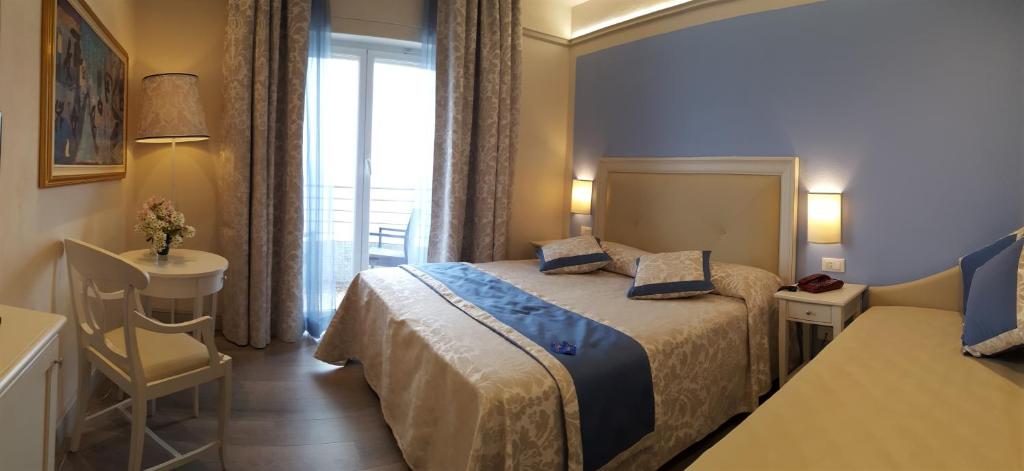 Двухместный (Улучшенный двухместный номер с 1 кроватью или 2 отдельными кроватями и видом на море) отеля Hotel Regina, Алассио
