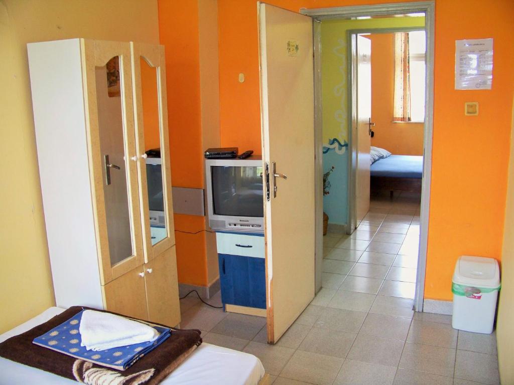 Одноместный (Одноместный номер с общей ванной комнатой) хостела Yo Ho Hostel, Варна (Северо-Восточная Болгария)