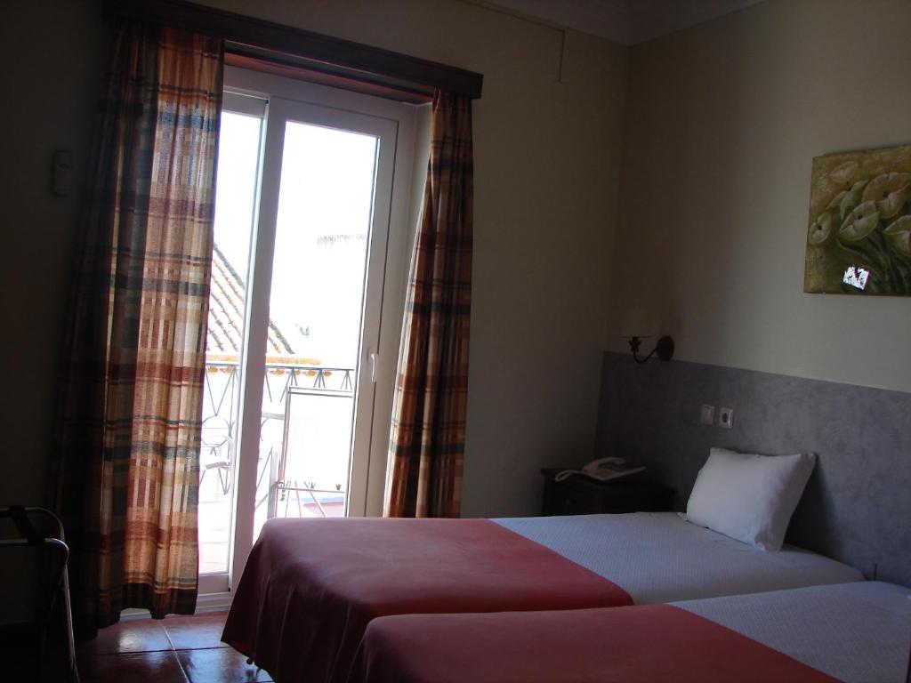 Двухместный (Двухместный номер с 2 отдельными кроватями и балконом) отеля Hotel Santa Barbara, Бежа