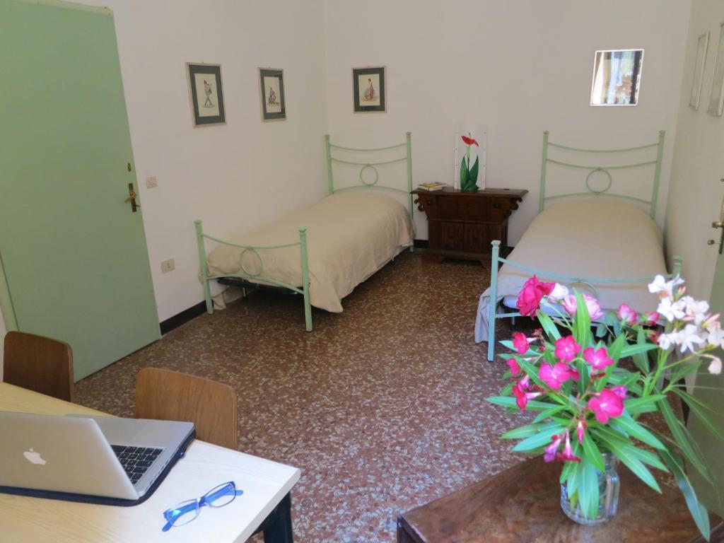 Двухместный (Двухместный номер с 1 кроватью или 2 отдельными кроватями, общая ванная комната) гостевого дома Casa Della Zia, Болонья