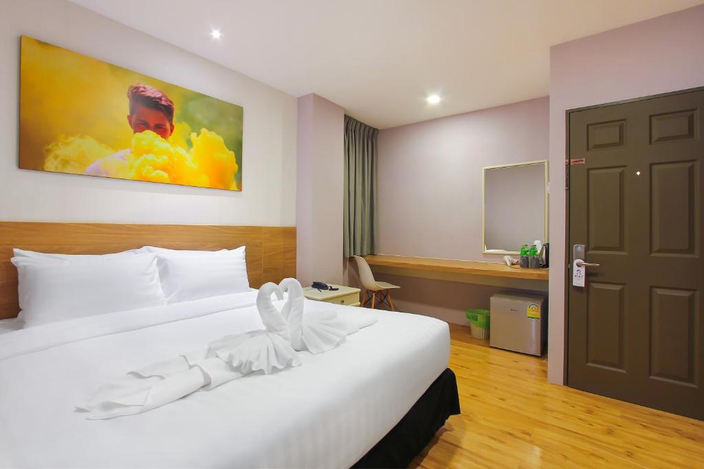 Двухместный (Улучшенный номер с кроватью размера «king-size») отеля Pula Residence, Бангкок