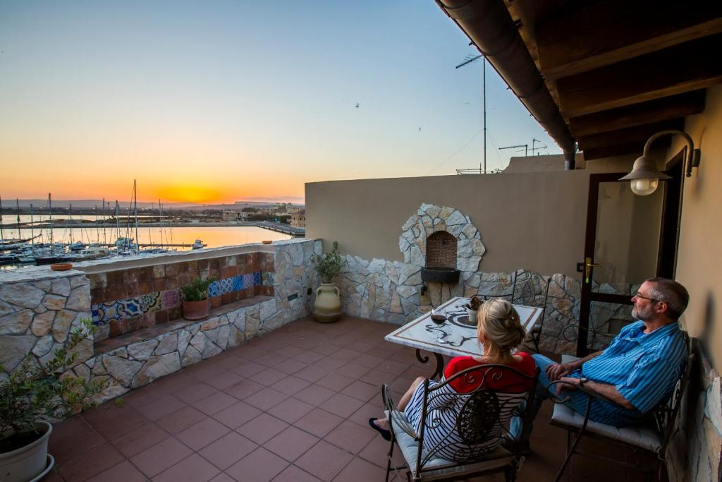 Сьюит (Романтический люкс с террасой и видом на море), B&B Porta Marina Ortigia