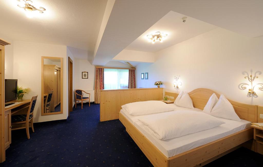 Двухместный (Двухместный номер Делюкс с 1 кроватью и балконом) отеля Hotel Blattlhof, Кирхберг