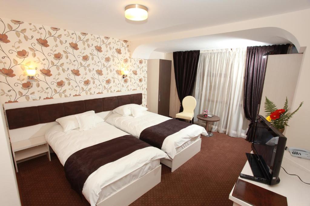 Двухместный (Стандартный двухместный номер с 2 отдельными кроватями) отеля West Plaza Hotel, Бухарест