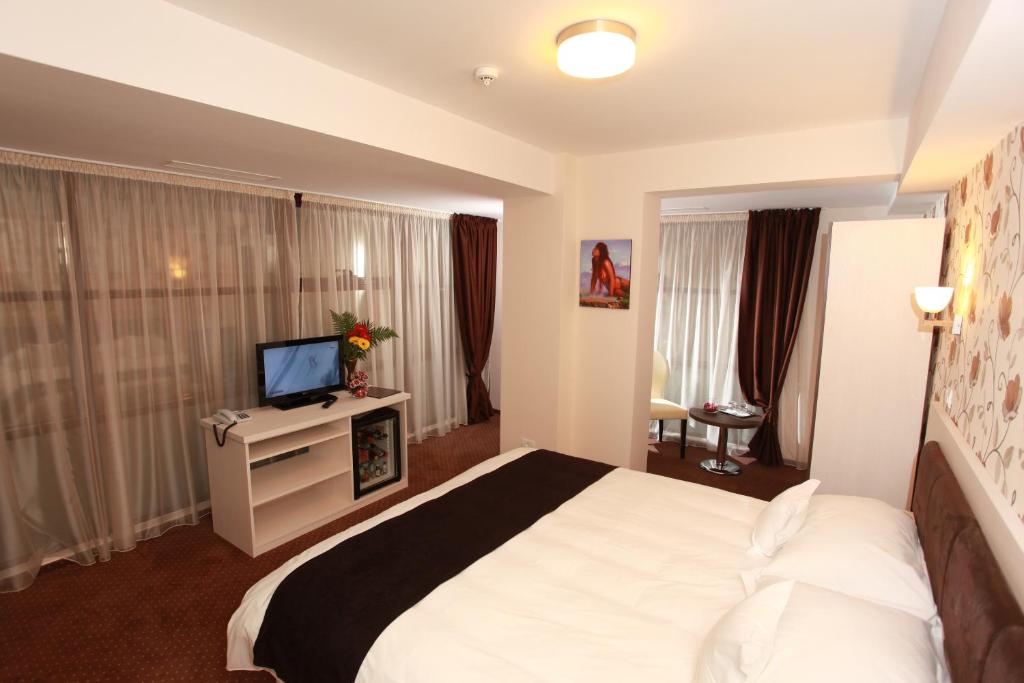 Двухместный (Улучшенный двухместный номер с 1 кроватью) отеля West Plaza Hotel, Бухарест