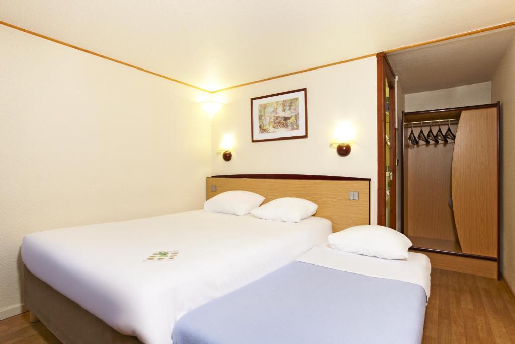 Двухместный (Двухместный номер с 1 двуспальной кроватью и 1 детской кроватью) отеля Campanile Colmar, Кольмар