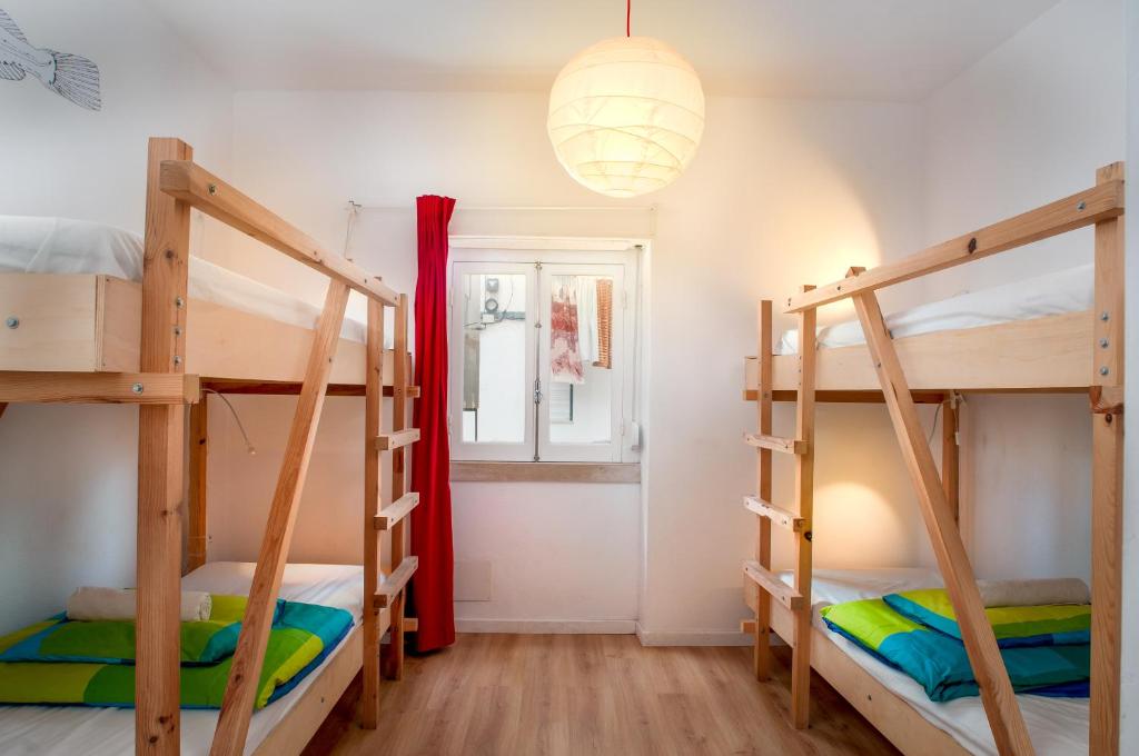 Номер (Кровать в общем номере для женщин с 4 кроватями) хостела Nazaré Hostel, Назаре