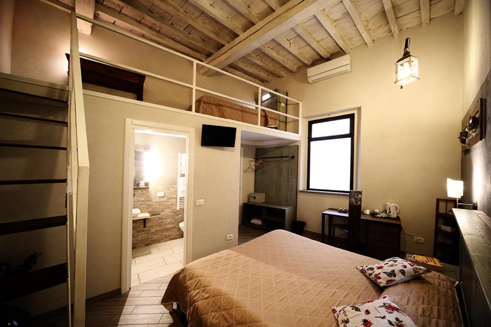 Двухместный (Двухместный номер с 1 кроватью и собственной ванной комнатой) отеля Locanda Il Salimbecco, Флоренция