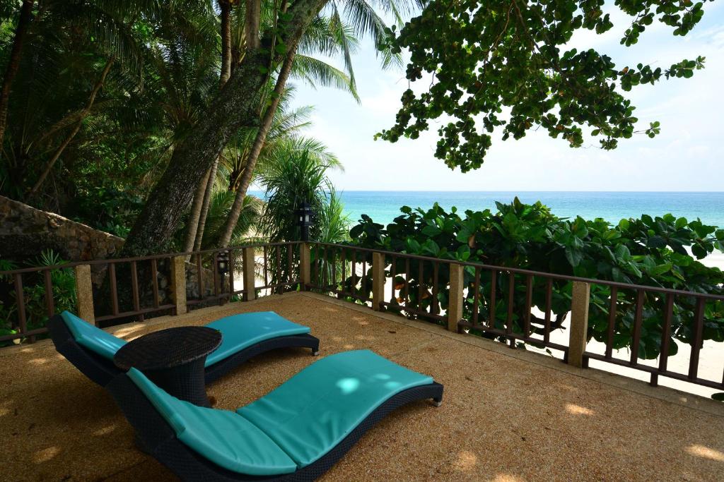 Сьюит (Люкс с 2 спальнями и прямым выходом к пляжу) курортного отеля Andaman White Beach Resort, Пхукет