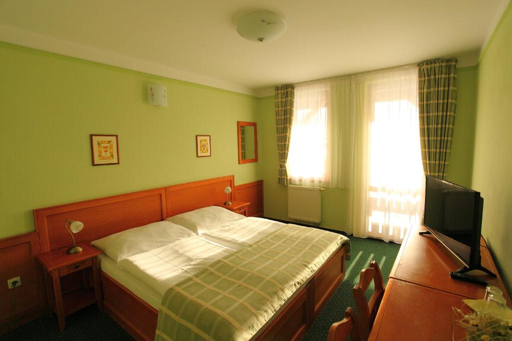 Двухместный (Двухместный номер с 1 кроватью или 2 отдельными кроватями) отеля Hotel Julianin dvor, Зуберец