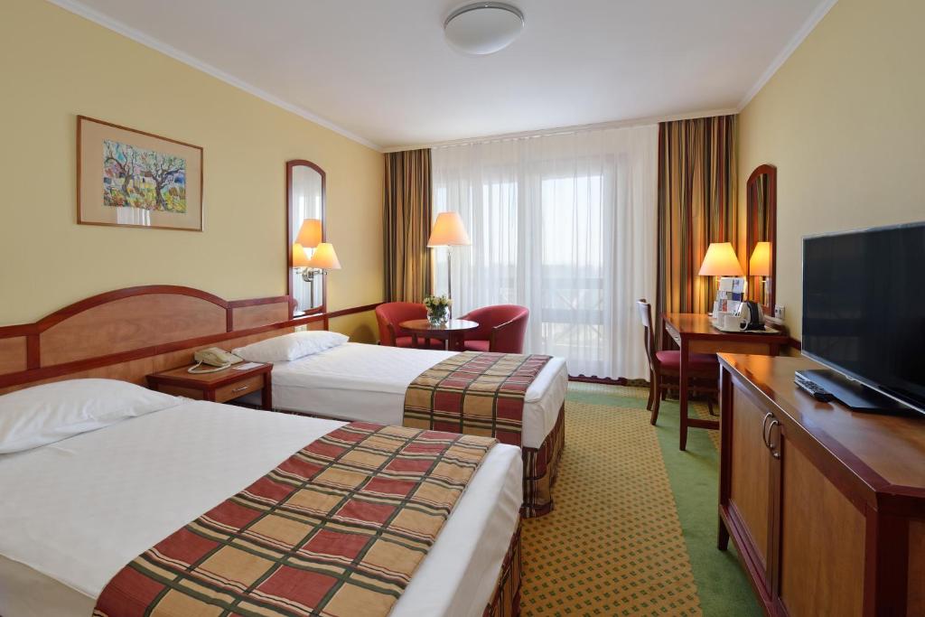 Двухместный (Улучшенный двухместный номер с 2 отдельными кроватями) курортного отеля Danubius Health Spa Resort Bük - Все включено, Бюк