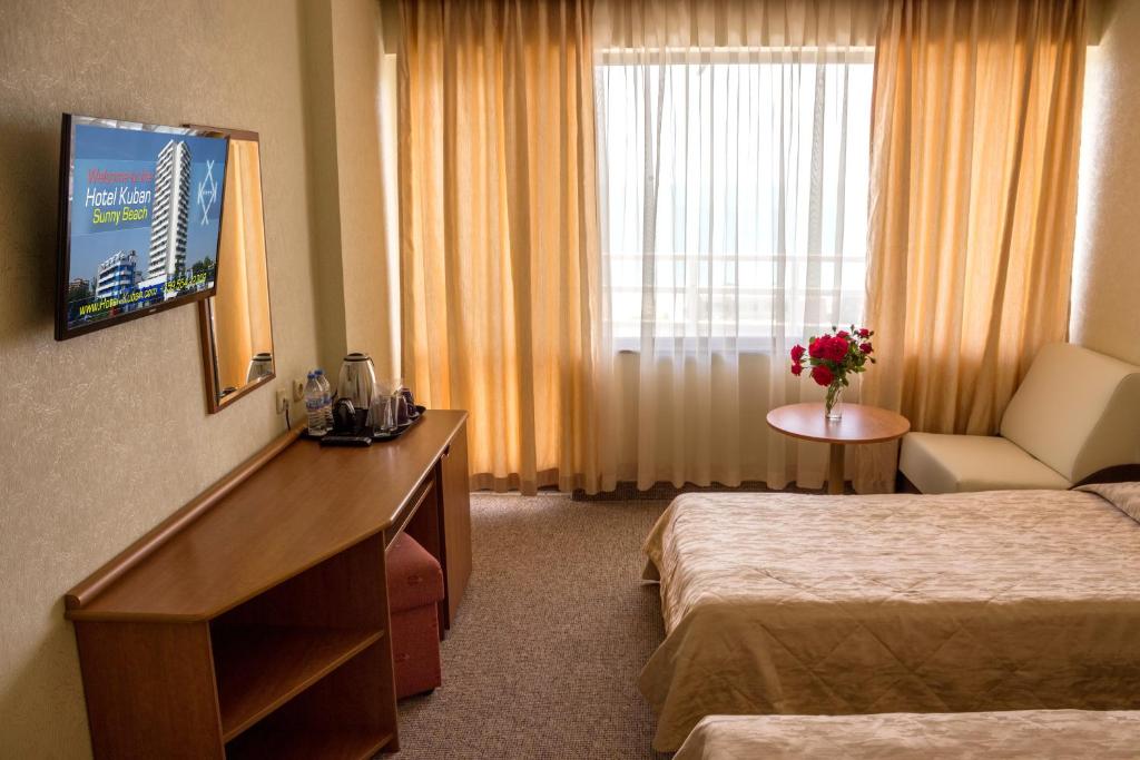 Двухместный (Стандартный двухместный номер с 2 отдельными кроватями (для 2 взрослых и 1 ребенка)) отеля Kuban, Солнечный Берег