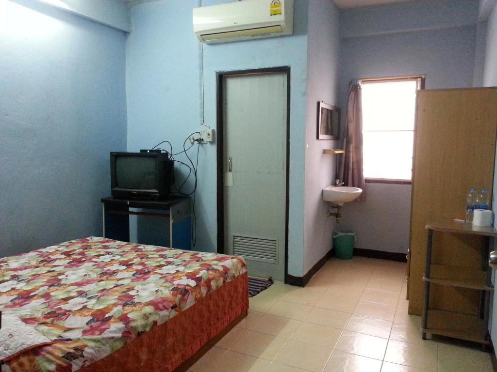 Двухместный (Стандартный двухместный номер с 1 кроватью) гостевого дома Roong-Arun Apartment, Бангкок
