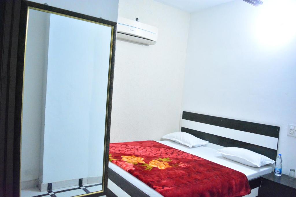 Двухместный (Стандартный двухместный номер с 1 кроватью) отеля Sharma's BNB, Амритсар