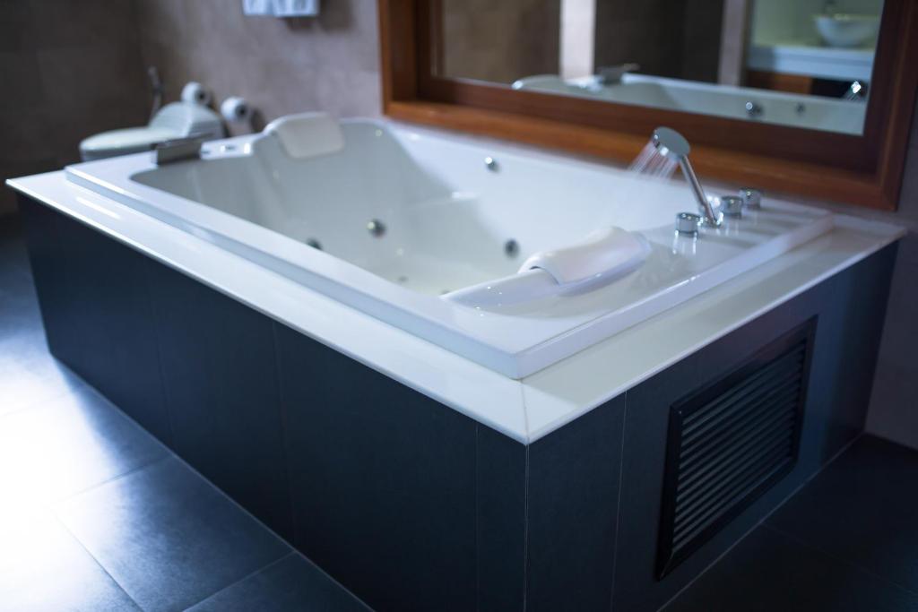 Вилла (Вилла с 2 спальнями и собственным бассейном), Villa Tantawan Resort & Spa