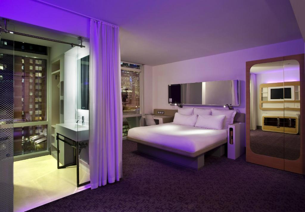 Двухместный (Полулюкс First Class с кроватью размера «king-size»), YOTEL New York Times Square