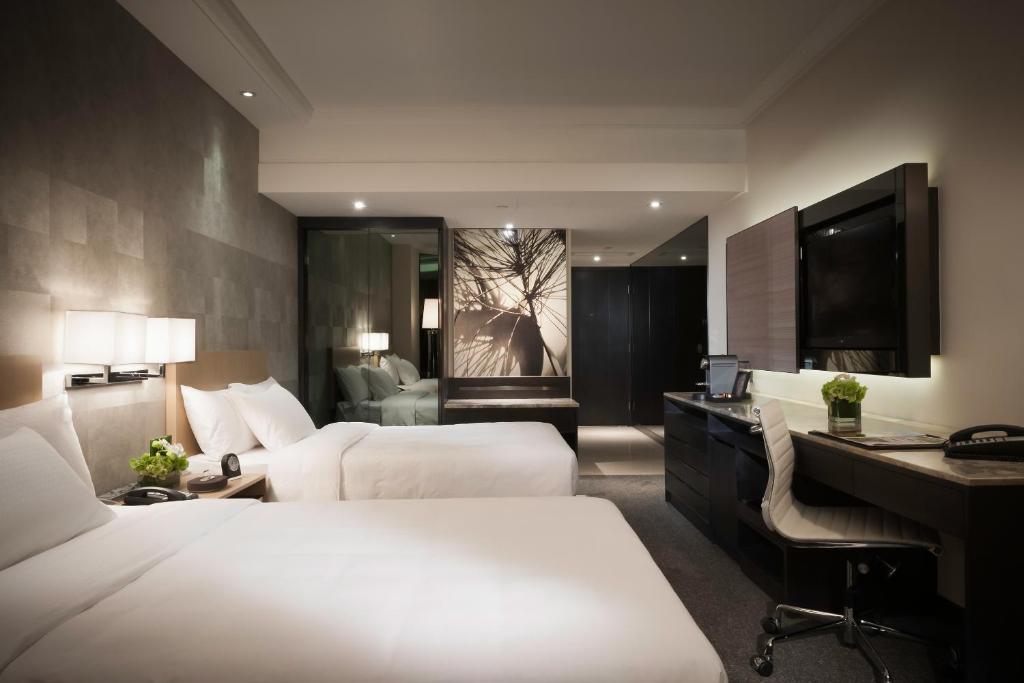 Двухместный (Улучшенный номер с правом посещения клубного лаунджа) отеля Gateway Hotel, Marco Polo, Гонконг (город)
