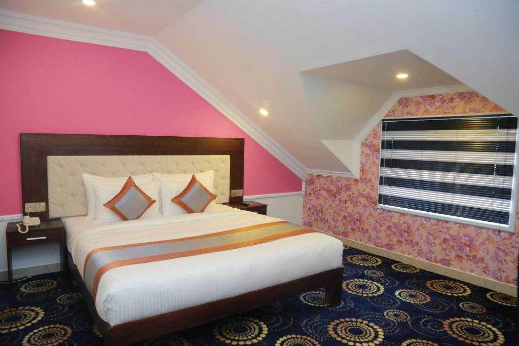 Двухместный (Deluxe Double Room with Window and Attic Style) отеля Galaxy Grand Hotel, Нувара-Элия