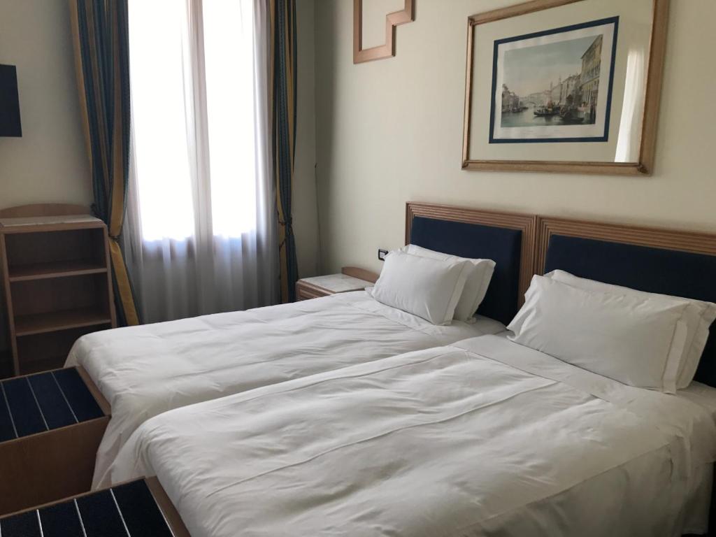Двухместный (Улучшенный двухместный номер с 1 кроватью или 2 отдельными кроватями) отеля Foscari Palace, Венеция