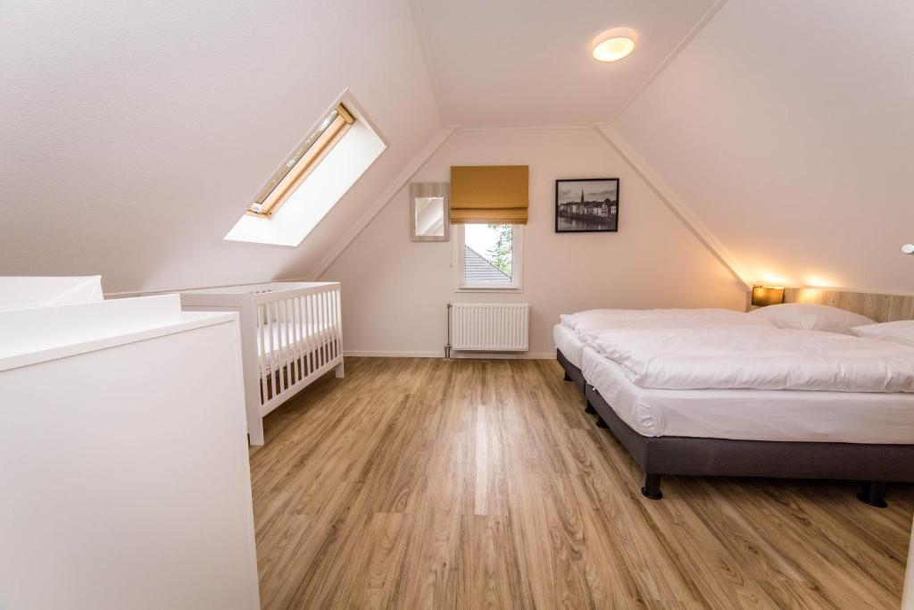 Номер (Дом «Комфорт» с 3 спальнями (подходит для размещения с детьми)) парк-отеля Dormio Resort Maastricht, Маастрихт