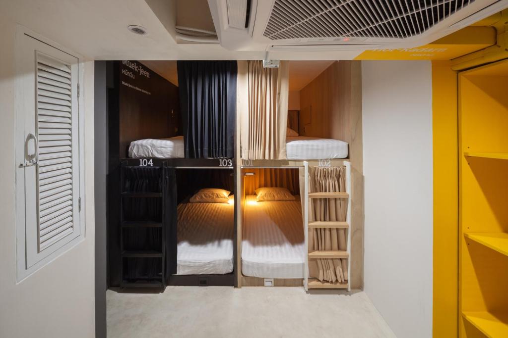 Номер (Кровать в общем номере для мужчин и женщин с 7 кроватями.) хостела The BOB hostel, Бангкок