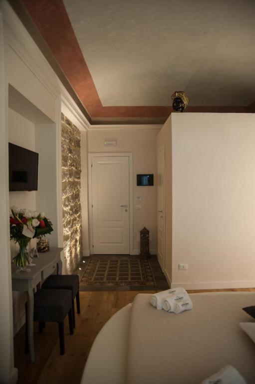Двухместный (Двухместный номер Делюкс с 1 кроватью и балконом) отеля B&B Petrosino, Палермо