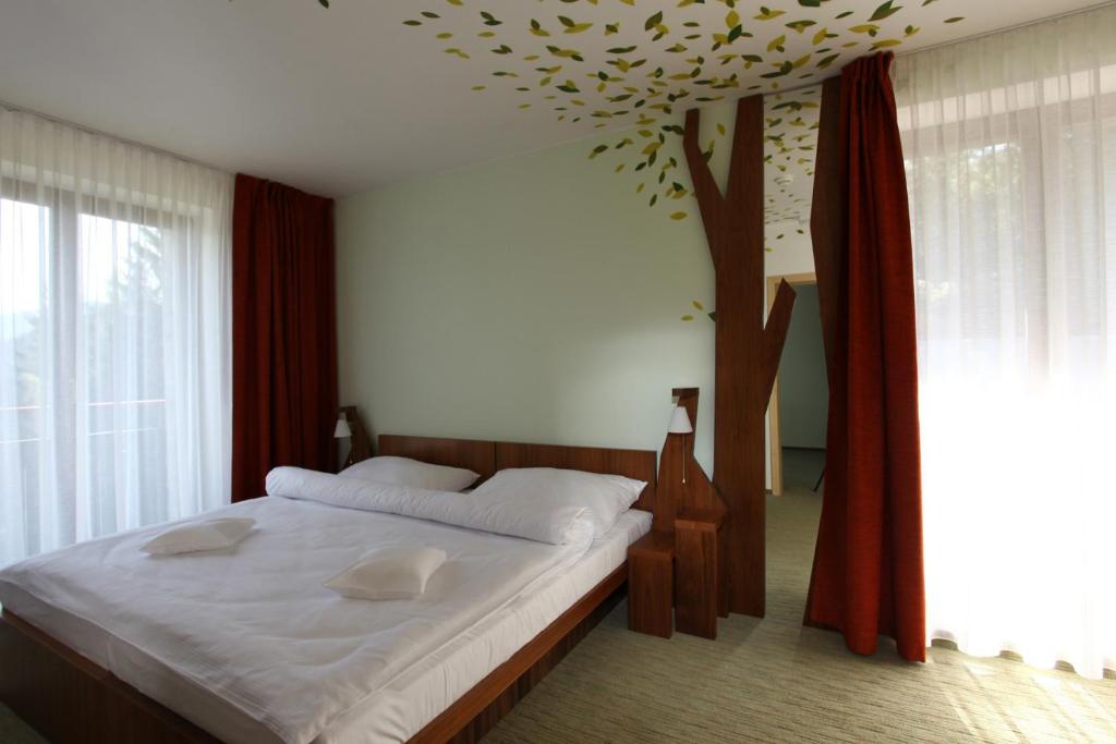 Двухместный (Двухместный номер с 1 кроватью или 2 отдельными кроватями) отеля Beltine Forest Hotel, Остравице